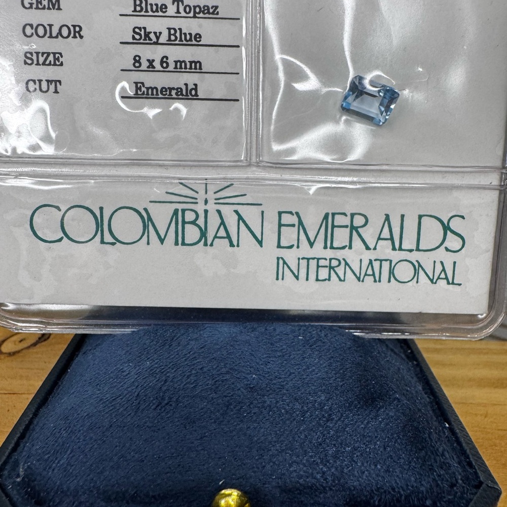 1.85 Carat Sky Blue Topaz Loose Stone View 5